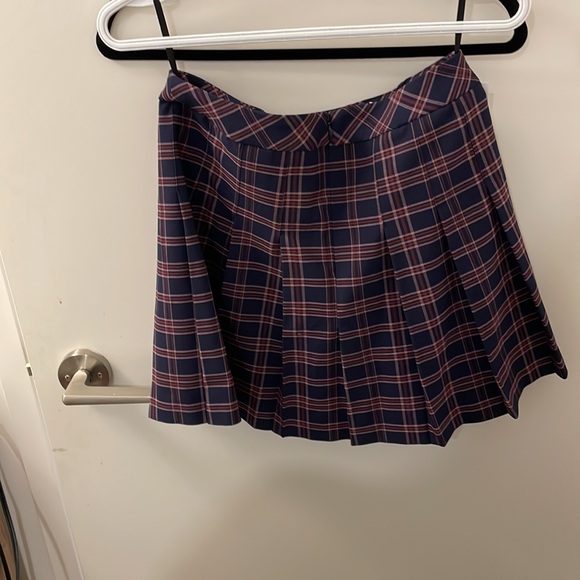 Sunday beat skater skirt, aritzia never worn tags on - Picture 2 of 6